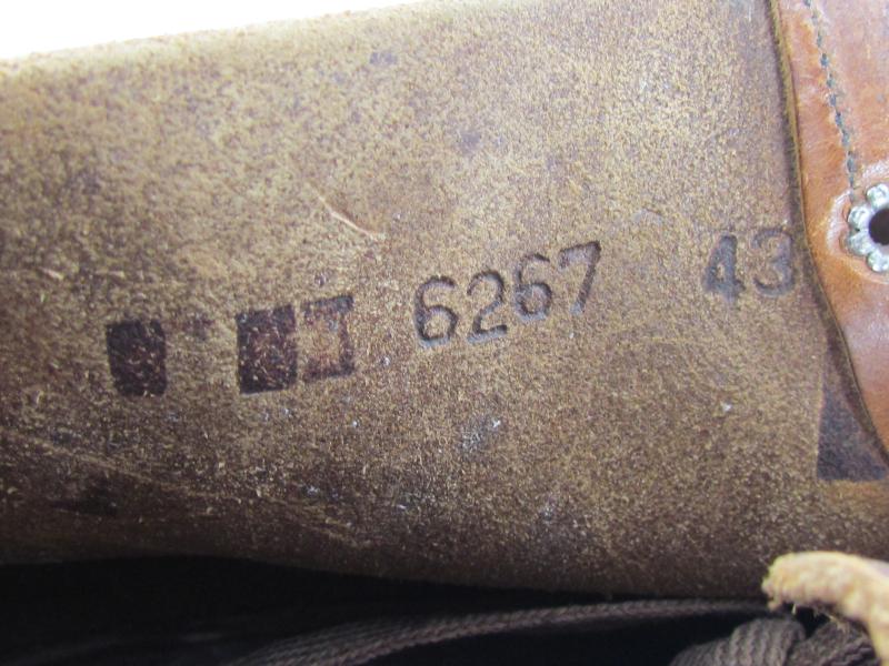 Low Boots ( Schnurschuhe ) with hobnails