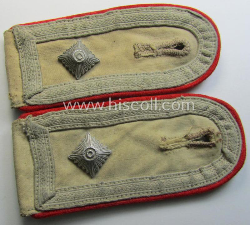 Pair of - truly used- and/or worn! - WH (Luftwaffe) 'tropical-styled' NCO-type shoulderstraps (as was specifically for usage on the tropical-shirts ie. tunics) as was intended for usage by a: 'Feldwebel der Flak-Artillerie-Trpn.'