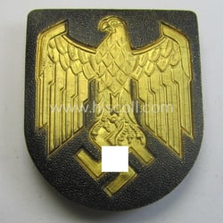 WH (KM) tropical eagle-'pith-helmet'-shield (being a: non-marked example...