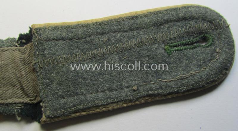 Single, early-war-period so-called: 'M36 o. M40'-pattern WH (Heeres) NCO-type shoulderstrap as piped in the white-coloured branchcolour as was intended for usage by an: 'Unteroffizier der Infanterie-Truppen'