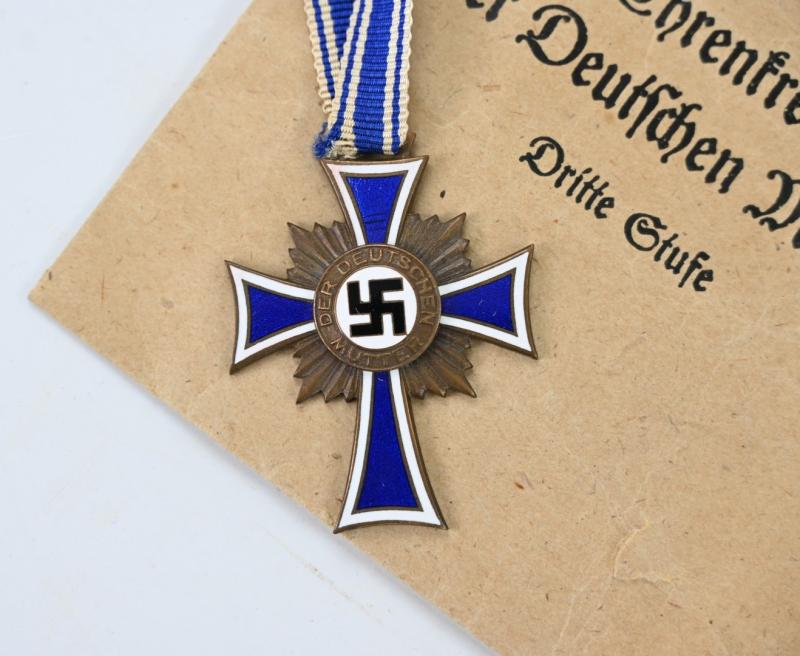 German Mother's Cross in Bronze with pouch