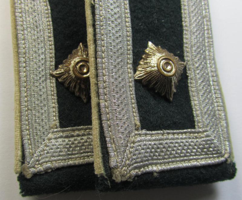 Attractive - and fully matching! - pair of WH (Heeres), early-war-period- (ie. 'M36'- ie. 'M40'-pattern) NCO-type shoulderstraps as was intended for usage by a: 'Feldwebel eines Infanterie-Regiments'