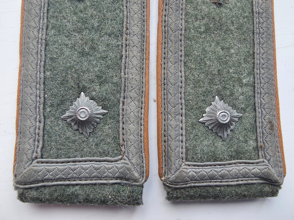 Wehrmacht M43 NCO Kradschutzen shoulder straps
