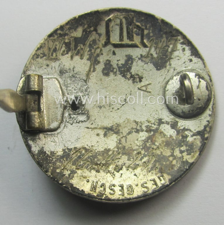 Enamelled lapel-pin: 'Der Stahlhelm' - Bund der Frontsoldaten (Sta) - Eintrittsabzeichen 1925' being a period-engraved example that comes in an overall very nicely preserved condition