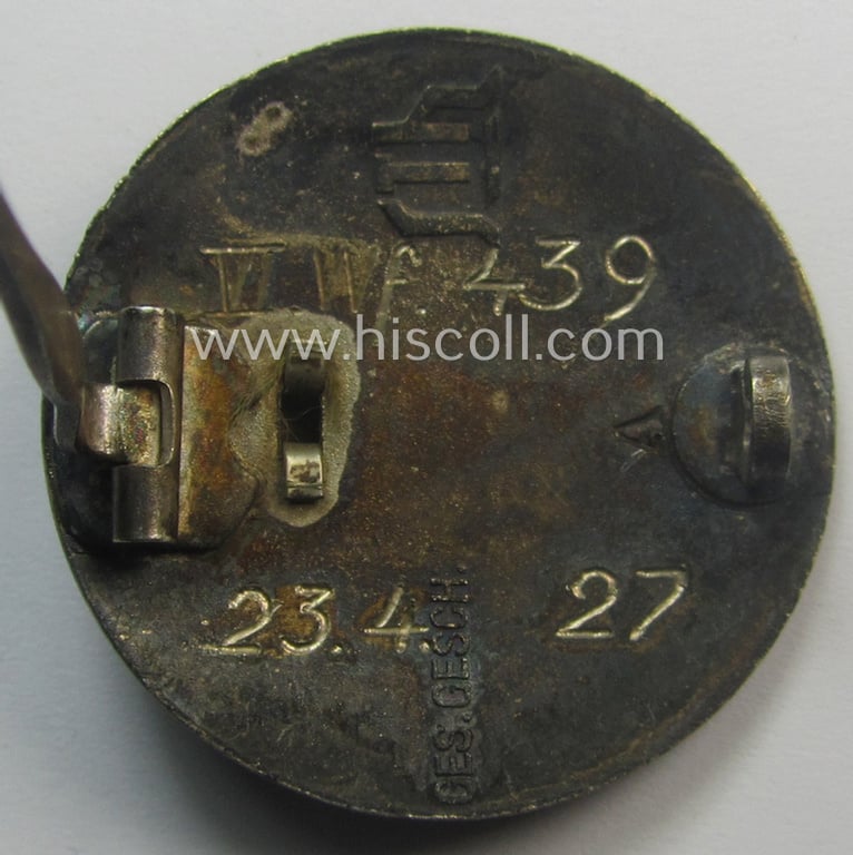 Enamelled lapel-pin: 'Der Stahlhelm' - Bund der Frontsoldaten (Sta) - Eintrittsabzeichen 1927' being a period-engraved example that comes in an overall very nicely preserved condition