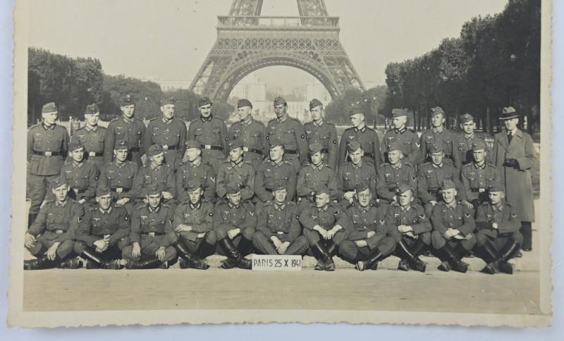 German WH Unit Group Picture Paris 1941