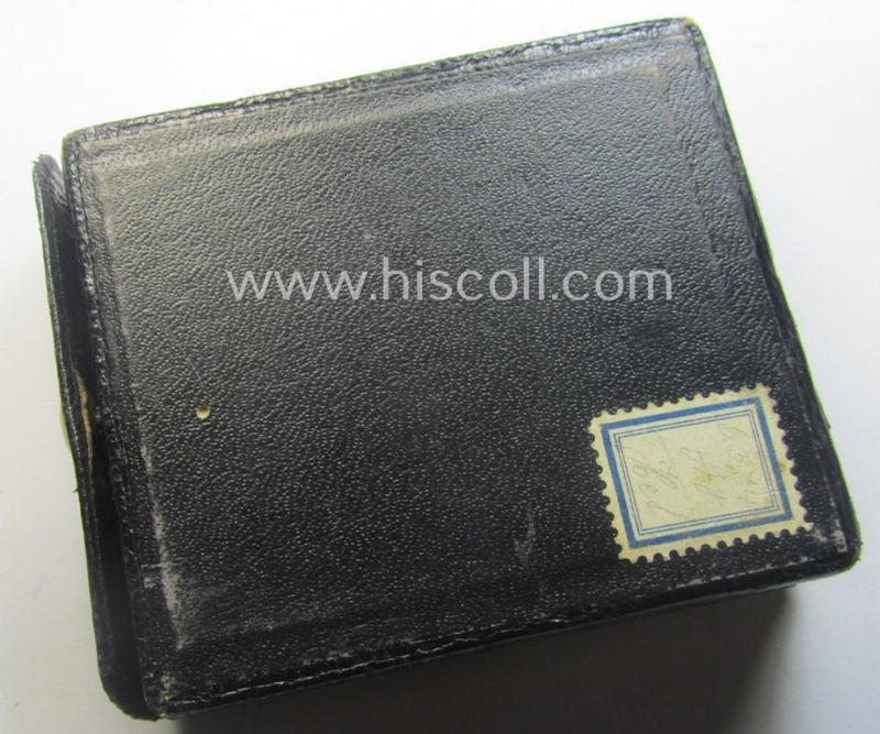 Attractive - and quite unusual! - WWI-period: 'Eisernes Kreuz II. Klasse' (or: iron cross second class) being a maker- (ie. 'O'-) marked example that comes stored in its luxuriously-styled, black-coloured etui as issued and/or found