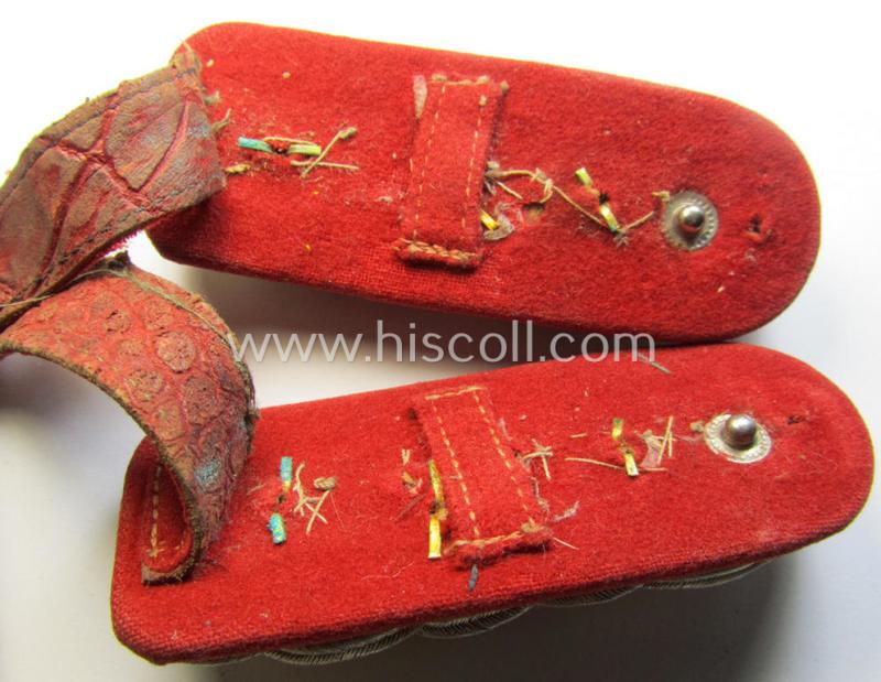 Very unusual - fully matching and just moderately worn! - pair of neatly 'cyphered', WH (Heeres) officers'-type shoulderboards as was intended for usage by an: 'Oberst des Artillerie-Regiments 6'
