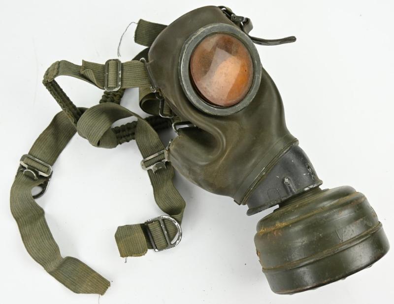 German WH M31 Camo Gasmask & Cannister