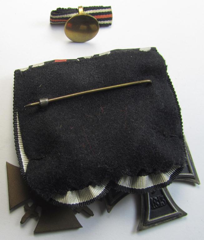 Attractive, WWI-period so-called: 'Doppelspange' (being of the non-'detachable-pattern') showing resp. an: 'EK II. Klasse' and a: 'FKK 1914-18 mit Schw.' and that comes (together with its 'Feld-/Bandspange') as recently found