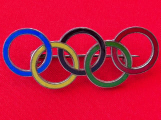 ANTIQUE AUTHENTIC 1936 OLYMPICS GAMES OFFICIAL VISITORS BADGE.