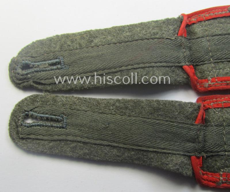 Typical later-war-period - and fully matching! - pair of so-called: 'M44'-pattern, simplified WH (Heeres) NCO-type shoulderstraps: 'Unteroffizier eines (Sturm)Artillerie-Rgts. o. Abtlgs.'