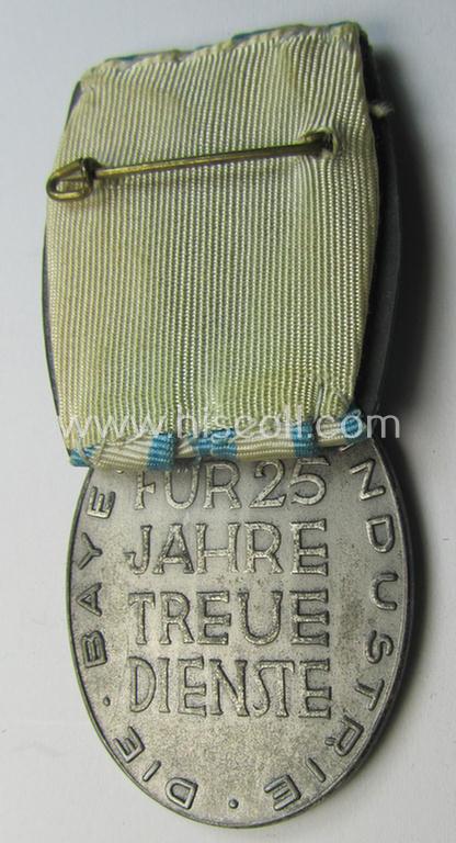 Silver-toned - and/or partly enamelled! - so-called: 'Einzelspange' showing a Third Reich-period: 'Treuedienstabzeichen der Bayerischen Industrie' (as was intended for 25 years of loyal-service) and that is entitled: 'Ehre der Arbeit'