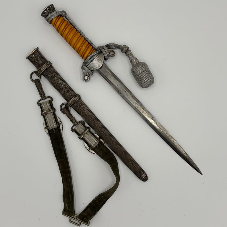 Heeres officer dagger with gehange and portepee