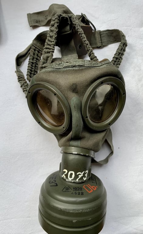 Short Field-Grey Painted Gasmask in Canister