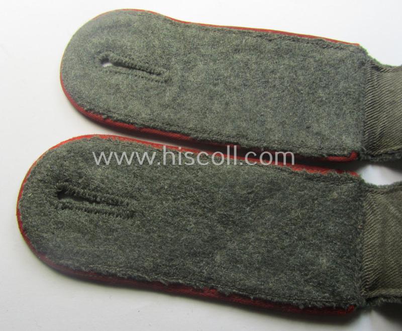 Pair of WH (Heeres) EM-type shoulderstraps: 'Soldat eines (Sturm)Art.-Abtgs. o. Rgts.'