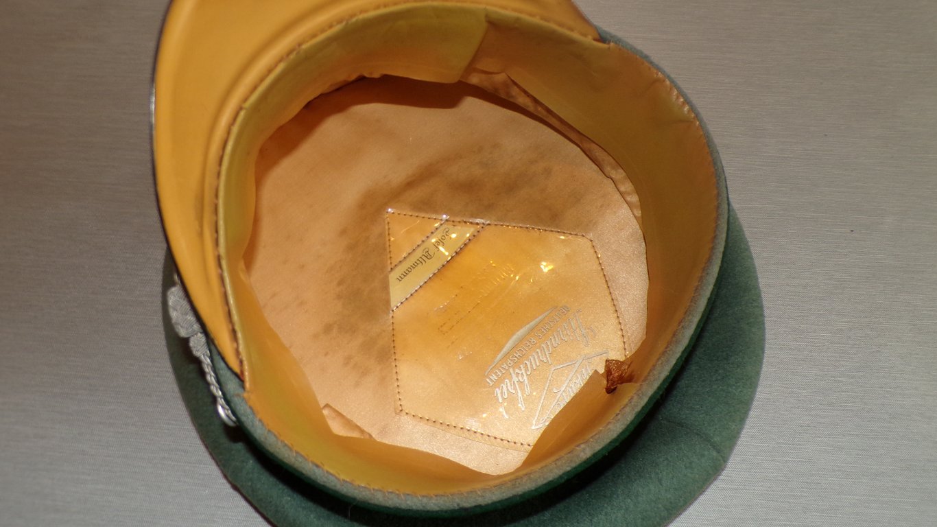 Named Gebirgsjäger schirmmütze (visor cap)