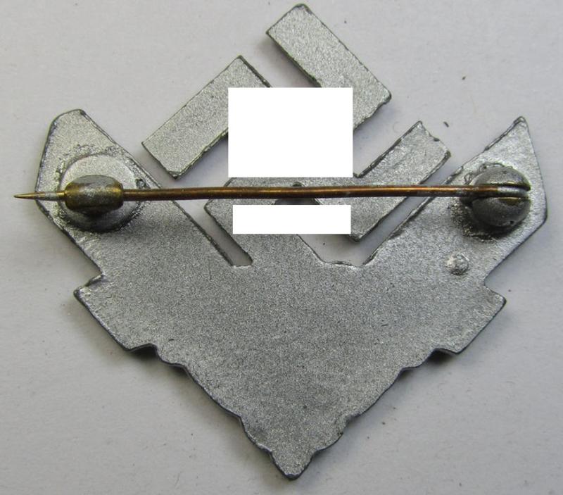 Lapel-pin (ie. 'brooch' or: 'Brosche') as was intended for a female member serving within the: 'Reichsarbeitsdienst der weiblichen Jugend' (or RADwJ) being a so-called: 'Brosche für Kriegshilfsdienst'