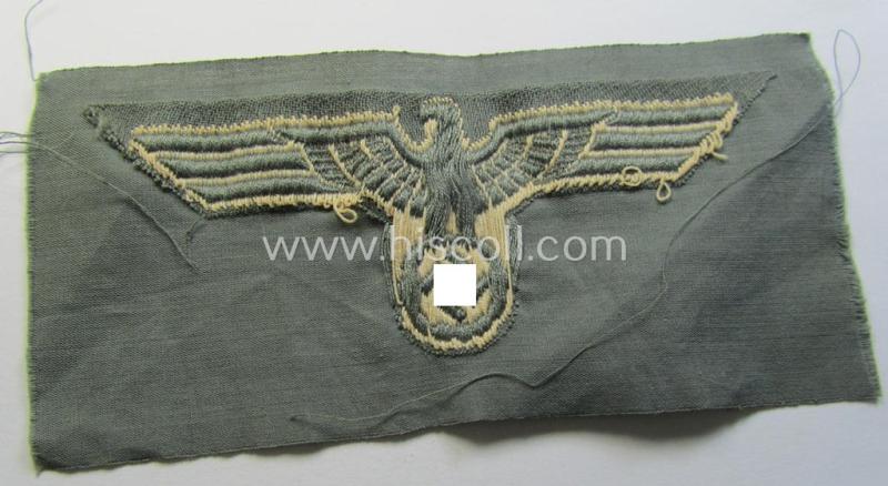 Superb - and scarcely found! - WH (Heeres) early- (ie. pre)-war-period- and/or greyish-white-coloured breast-eagle of the so-called: 'M35-pattern' (ie. 'Brustadler für Mannschaften u. Uffz.') as was executed in the neat 'BeVo'-weave pattern