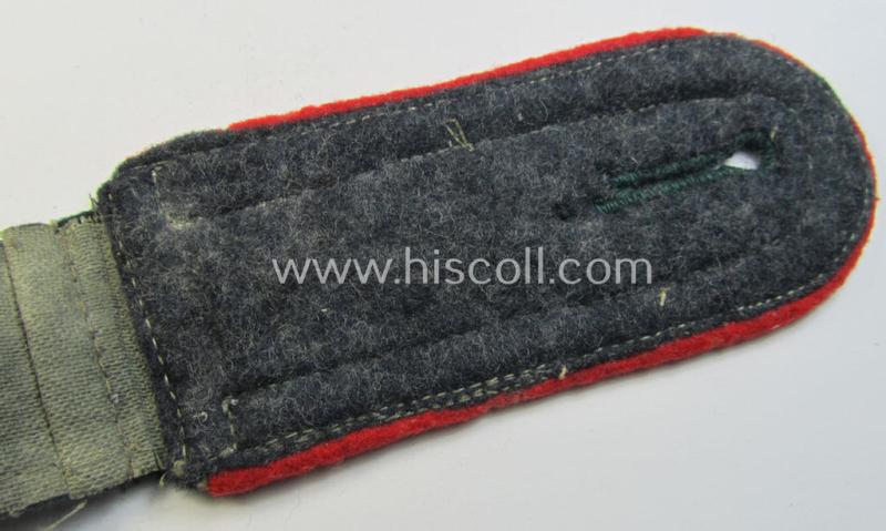 Attractive - albeit regrettably single! - pre- (ie. early-war-) period- (ie. 'M36'-/'M40-type') WH (Heeres) NCO-type shoulderstrap as was intended for usage by an: 'Unterwachtmeister eines (Sturm)Artillerie-Abteilungs o. Regiments'