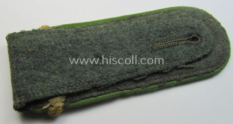 Single, WH (Heeres) early- (ie. mid-) war-period- (ie. 'M40- o. M43'-pattern) EM-type shoulderstrap: 'Soldat der Panzer-Grenadier-Trpn.' (that comes with a golden-yellow-toned regimental-indicator 'Lasche')