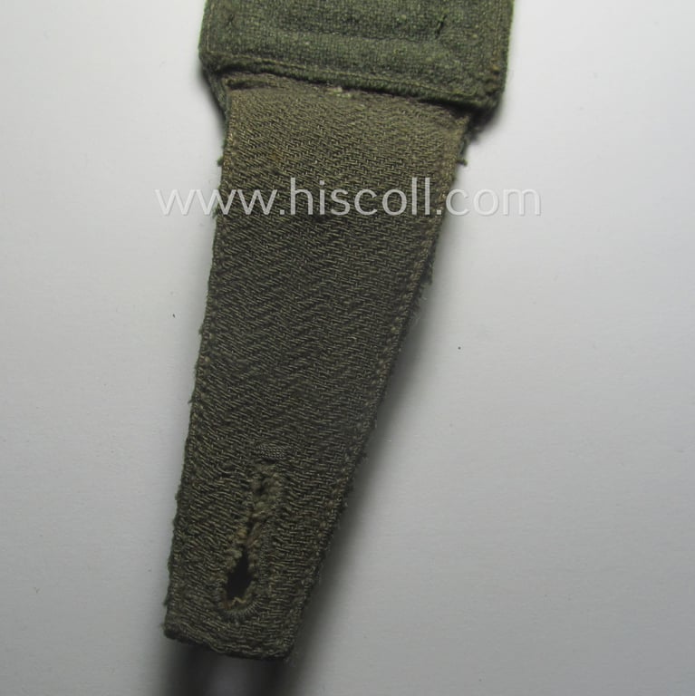 Single, 'cyphered' (and I deem early-war-period), WH (KM) NCO-type shoulderstrap: 'Unterfeldwebel eines Küsten-Artillerie-Abtlgs.'