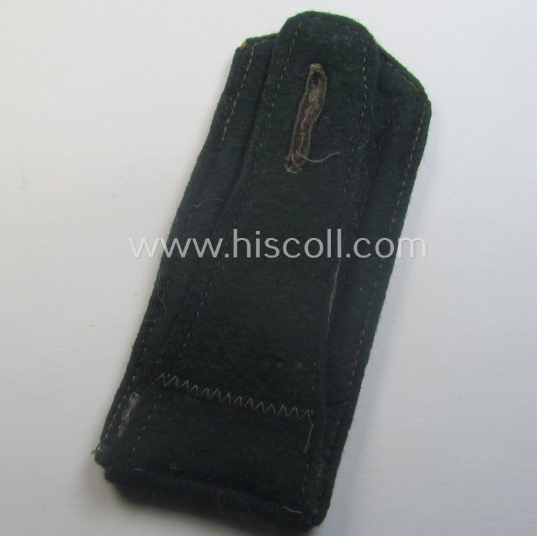 Single, 'cyphered' (and I deem early-war-period), WH (KM) NCO-type shoulderstrap: 'Unterfeldwebel eines Küsten-Artillerie-Abtlgs.'