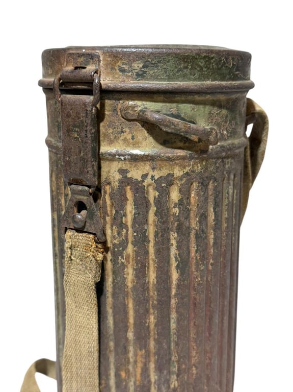 Camouflaged Gasmasker Canister