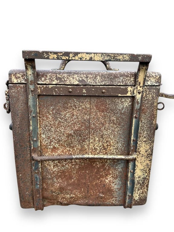 Camouflaged 'Packtasche' SS division marking