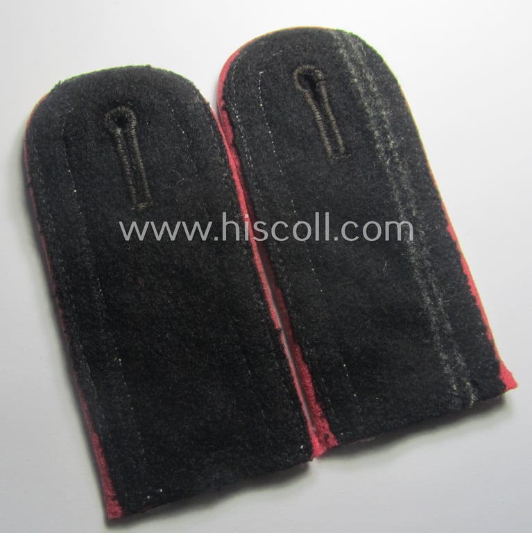 Pair of WH (Heeres) - formely 'cyphered' - NCO-type shoulderstraps (as was specifically intended to be used on the black-coloured, 'wrap-around'-styled Panzer-tunics) as intended for an: 'Uffz. der Panzer-Trpn.'