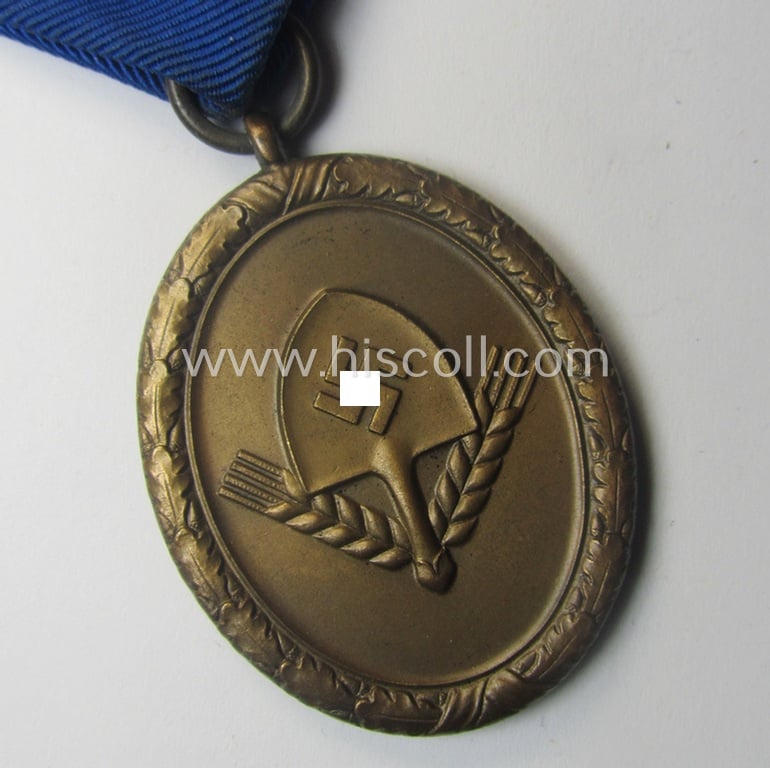 RAD (ie .'Reichsarbeitsdienst') so-called: 'Dienstauszeichnung 4. Stufe für Männer' (as was intended for 4 years loyal-service) that comes stored in its (scarcely seen and equally very nicely preserved!) light-brown-coloured box ie. etui