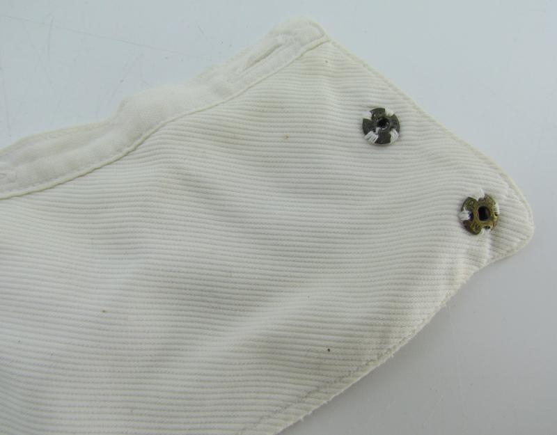 Deutsches Rotes Kreuz (DRK) Collar liner or Kragenbinde for the 'Helferin' Uniform