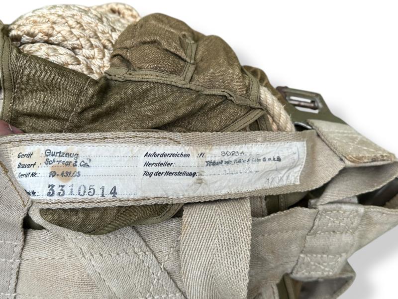 Fallschirmjäger RZ20 Harness and Bag -unpacked-