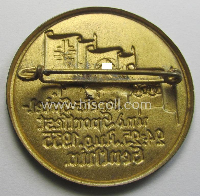 Attractive, golden-bronze-toned and/or: sports'-related day-badge (ie. 'tinnie') as was issued to commemorate a locally-held: 'Athletics'-competition entitled: '1. Kreis-Spiel- und Sportfest - 24.-25. Aug. 1935 - Genthin'