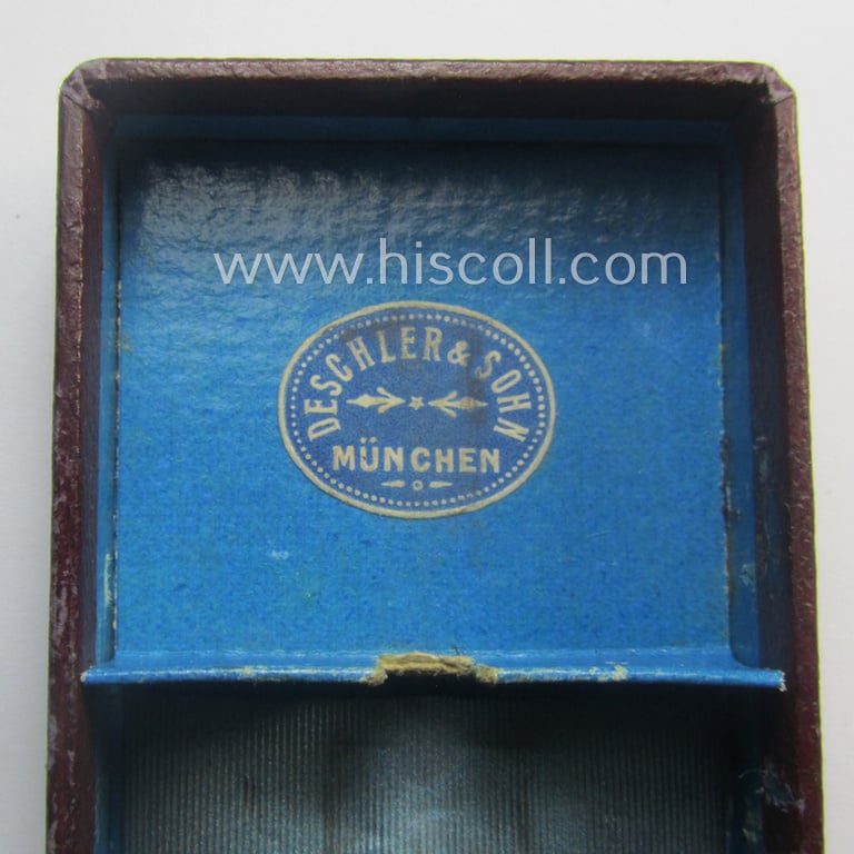 Complete, (pre)WWI-period: 'Bayern Militär-Verdienstkreuz 3. Klasse mit der Krone' being a nicely preserved example that came stored in its luxuriously styled, bordeaux-red-coloured etui (marked: 'Deschler & Sohn - München')