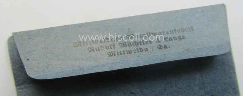 Medal-set: 'EKII. Kl.' comprising of a maker- (ie. '100'-) marked example that comes together with its ribbon (ie. 'Bandabschnitt') and (rarely seen!) 'Zellstoff'-based pouch as produced by the maker (ie. 'Hersteller'): 'Wächtler & Lange'