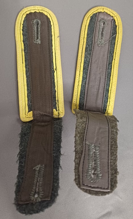 Army signals shoulderboard pair