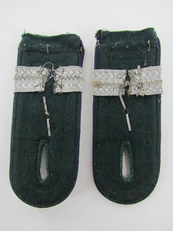 Wehrmacht (Heer) Medical Feldwebel shoulder boards