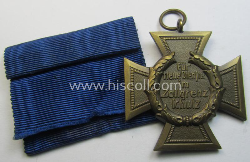 Stunning, so-called: 'Zollgrenzschütz-Ehrenzeichen' (or: customs loyal-service medal) that comes together with its full-length- (ie. broader-shaped, minimally confectioned- and actually scarcely found!) ribbon (ie. 'Bandabschnitt') as issued