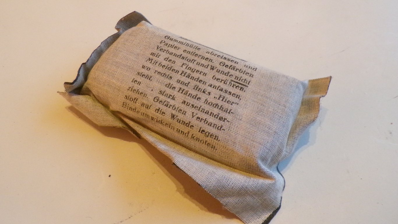 Verbandpäckchen (field dressing) 1939