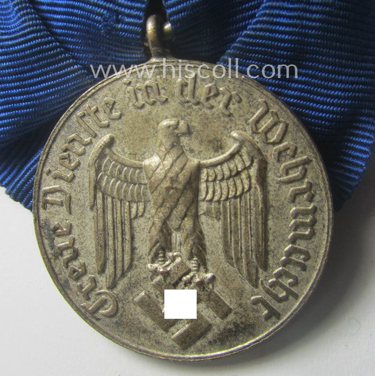 Bright silver-toned, WH (Luftwaffe) so-called: 'Einzelspange' showing a: 'WH-Dienstauszeichnung 4. Stufe' (as was intended for 4 years of loyal-service) and that shows a detailed, Luftwaffe-type-eagle-device period-attached