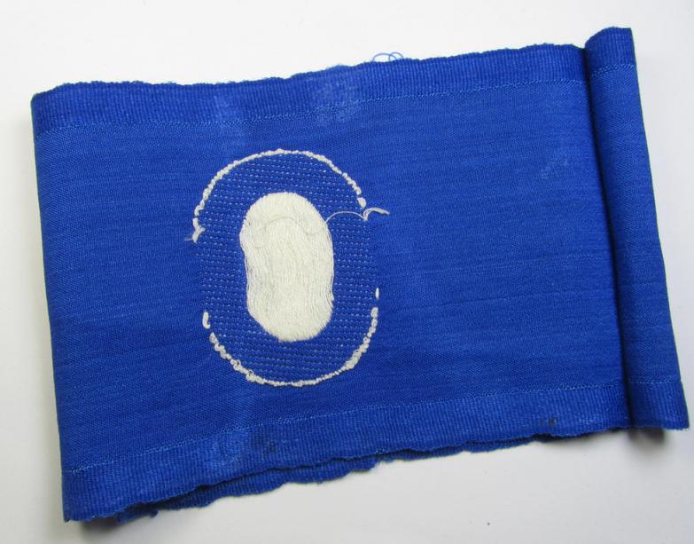 Linnen-based- and/or bright-blue-coloured armband (ie. 'Armbinde') depicting an interwoven capital 'O'-character, as was presumably intended for staff-members of the German RLB (ie. 'Reichsluftschutz-Bund')
