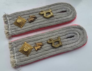 Pair of officers shoulderboards 'Hauptmann der Panzerjäger-Abts. 4'