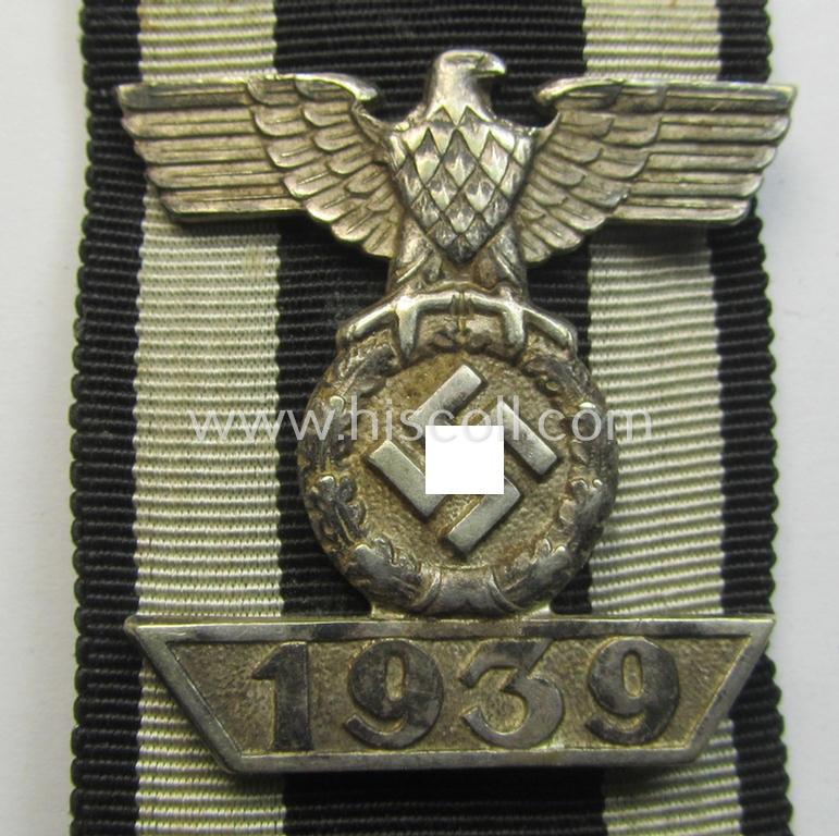 Attractive, 'Wiederholungsspange zum EK II. Klasse' (or: bar to the WWI IC second class) being a non-maker-marked example as was produced by the maker (ie. 'Hersteller') named: 'Wilh. Deumer' as based in the town of Lüdenscheid