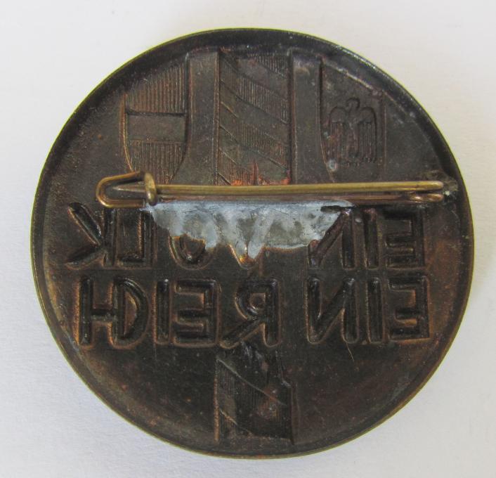 Commemorative, copper-based N.S.D.A.P.-related 'tinnie' being a non-maker-marked example depicting an eagle-device and shield and showing the text: 'Ein Volk - Ein Reich'