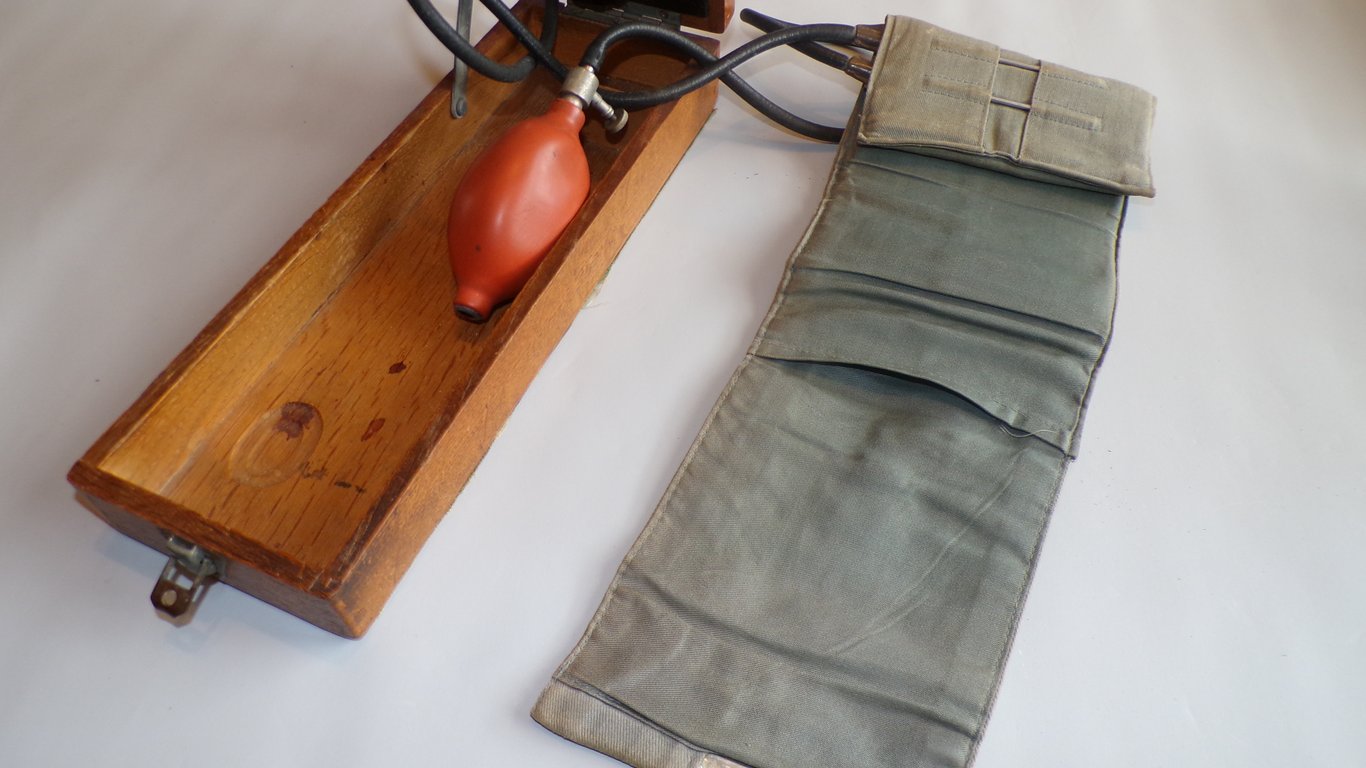 Wehrmacht Blood Pressure Monitor R.B.Nr.