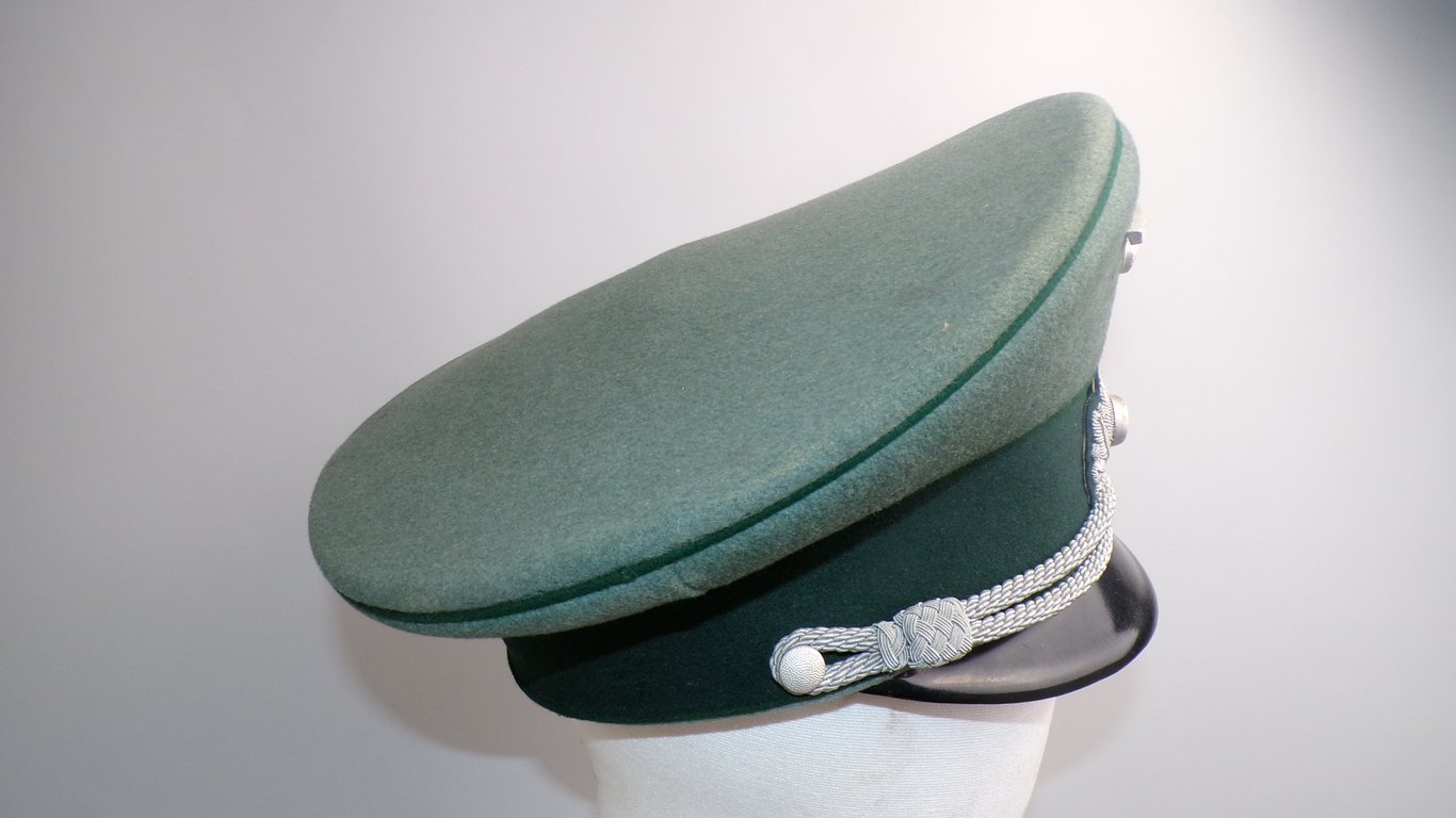 Named Gebirgsjäger schirmmütze (visor cap)