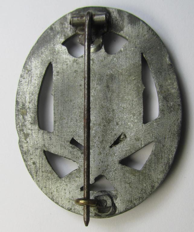 Attractive, 'Allgemeines Sturmabzeichen' (or General Assault Badge ie. GAB), being an unmarked, zinc- (ie. 'Feinzink'-) based so-called: 'flat-back'-pattern by a (by me) unidentified maker