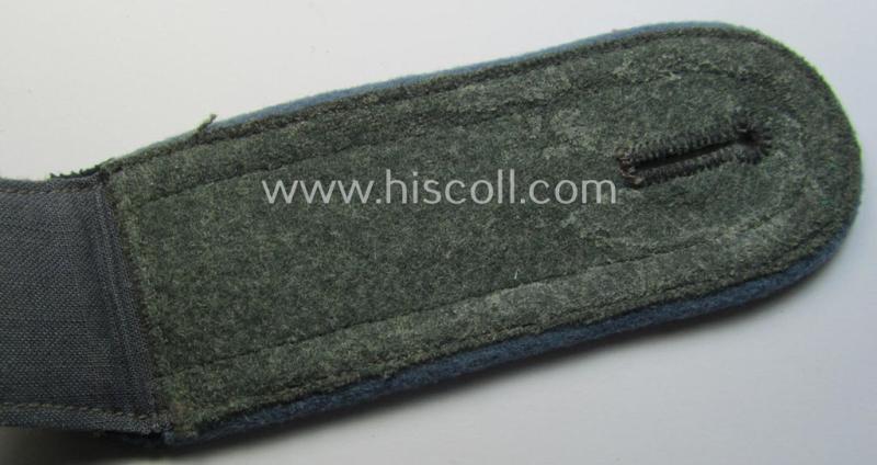Single - early (ie. pre-) war-period - so-called: 'M36 o. M40'-pattern, WH (Heeres) EM-type shoulderstrap as piped in the light-blue-coloured branchcolour as was intended for usage by a: 'Soldat der Nachschub-Truppen'