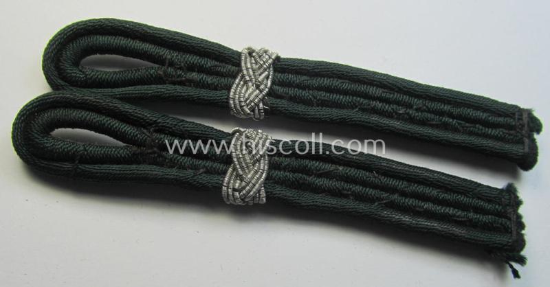 Neat - and fully matching! - pair of WH (Luftwaffe) NCO-type shoulderboards as was (I deem) intended for a war-time official with special duties (ie. NCO) having the rank of: 'Feldwebel' (ie.: 'Beambter ie. Sonderführer a. Kd.')